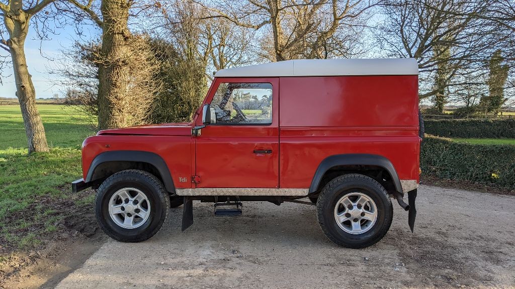 Land Rover Defender 90 300TDi Hardtop Van 1995 The Bert 474 For Sale land-rover-defender-90-300tdi-hardtop-van-1995-the-bert-474-for-sale